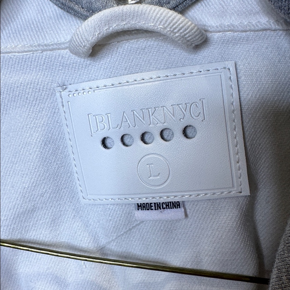 BlankNYC white denim and sweatshirt sleeves and hood jacket.  Size Large. VGUC - Picture 2 of 5